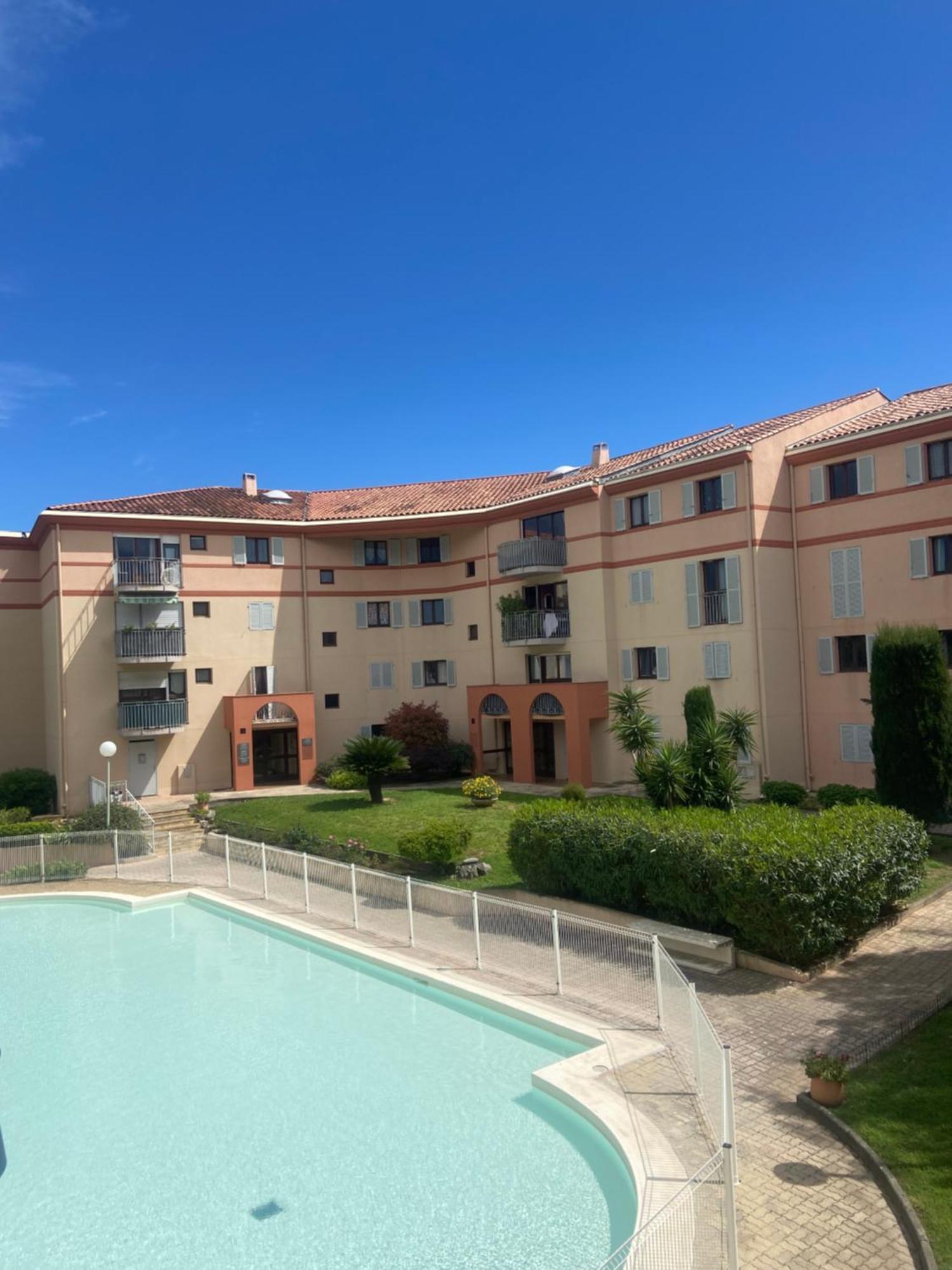 Residence Ste Croix Fréjus Buitenkant foto